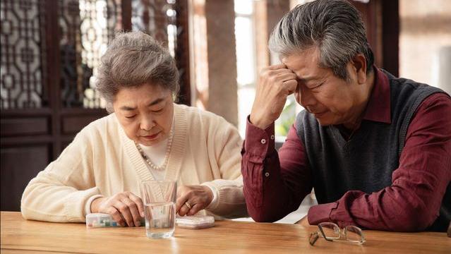胡萝卜|年龄大了要管住嘴，为了身体健康，少食2样，多吃2样，别不当回事