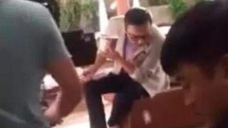 汪涵|汪涵拍老坛酸菜面广告时曾边吃边吐，品牌代言一定要守住底线