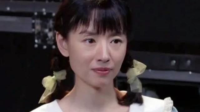 水果 女人到了中年，尽量避开这4种发型，不仅显老俗气，还大妈味十足