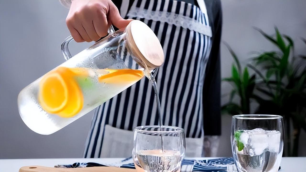 医生|早上空腹喝水的人，或比不吃早餐的人危害更大？