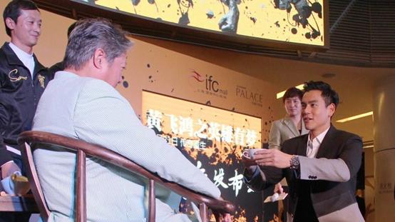 彭于晏|彭于晏为洪金宝磕三个头，台下的观众不淡定了，到底发生了什么事