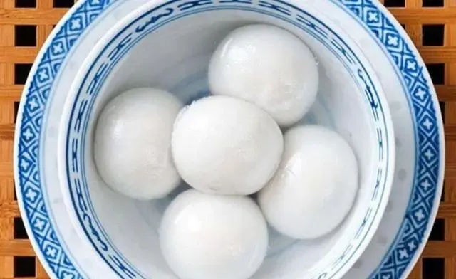 大年三十除夕夜，记得给家人吃“3白1红”，寓意：虎年大吉大利