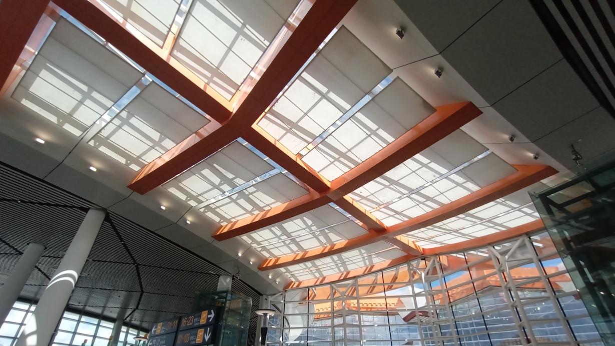 贡嘎国际机场|西藏拉萨贡嘎机场T3航站楼屋顶玻璃，为啥下面要挂一层滤光的遮阳膜布？
