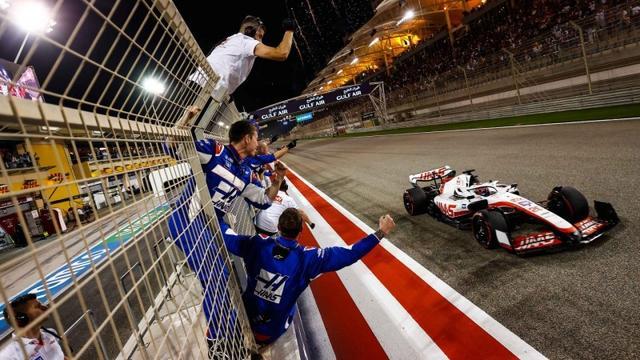 周冠宇|F1巴林站惊喜：周冠宇用实力回应质疑声，马画龙打破哈斯28场得分荒