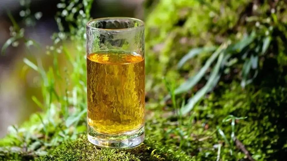 绿茶|立夏时节饮一杯清热降火的好茶，正确冲泡绿茶的方式你学会了吗？