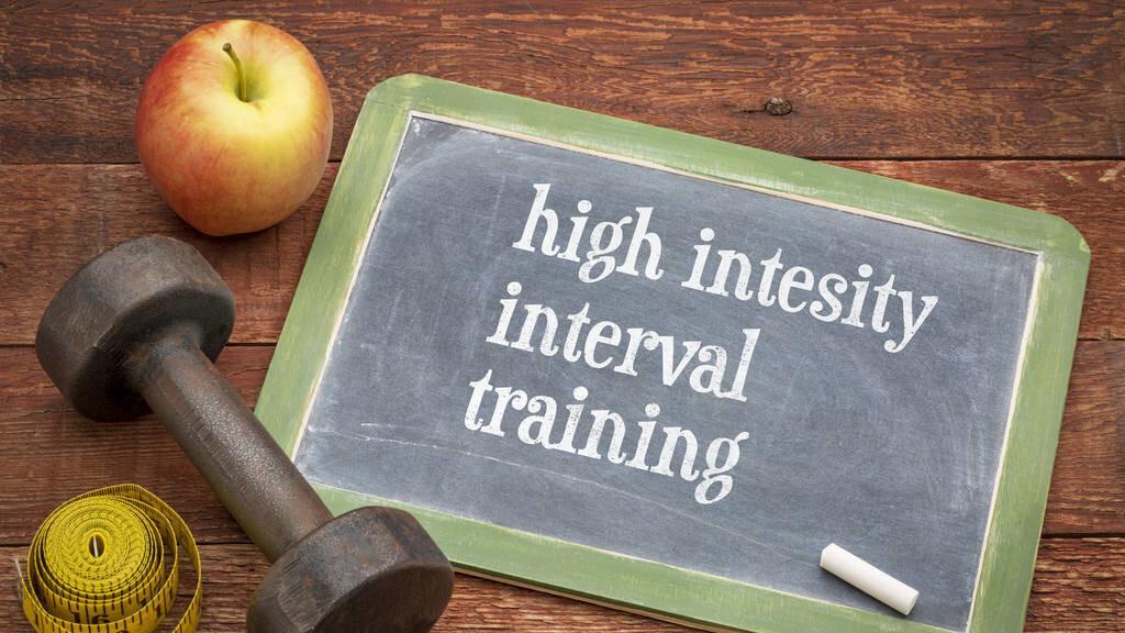 肠胃|解析｜减脂期间，高强度间歇训练(HIIT)是更好的选择吗？
