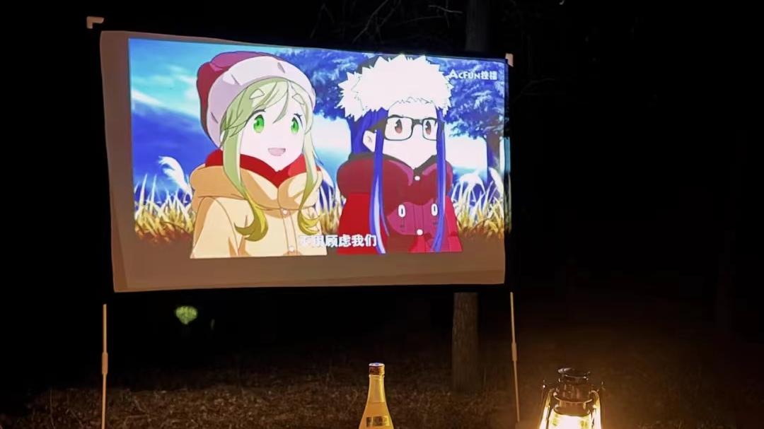 露营|投影仪、音响、冰箱，这届露营爱好者想在户外有个家