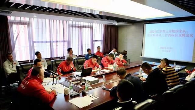欧冠|国羽教练组竞聘吸引10人报名，李雪芮老公参与，竞聘男单主管教练