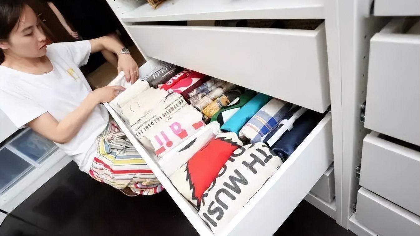 教师|兴起大批“新职业”，在00后眼里很吃香，赚钱的方式千奇百怪