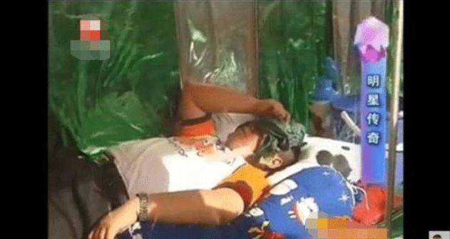 郭德纲|当年的郭德纲！像猴一样被关透明箱子遭人围观，吃喝拉撒都在里面