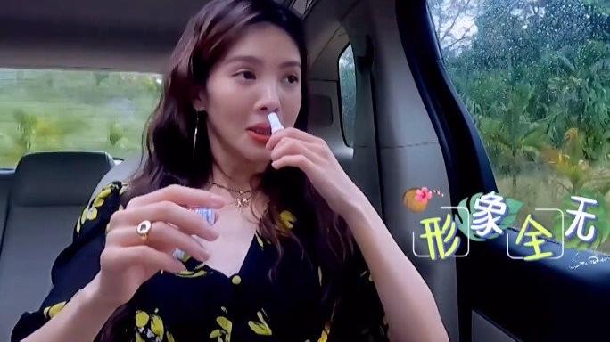 番茄 被金晨新造型美到了，随手一晒的“湿敷”法，因便宜被嫌弃，李小冉：用好几年了