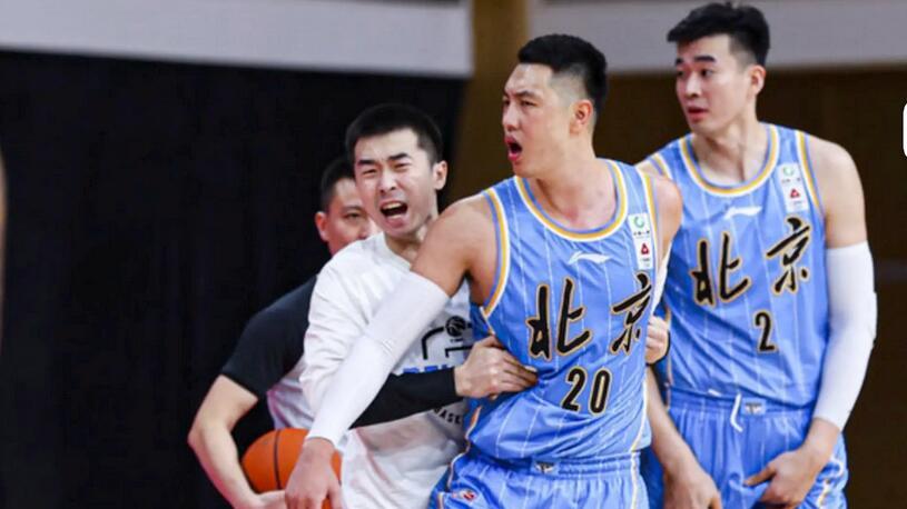 中国男篮|尴尬！苏群大喊一声：漂亮，翟晓川空篮不进隔离“打脸”