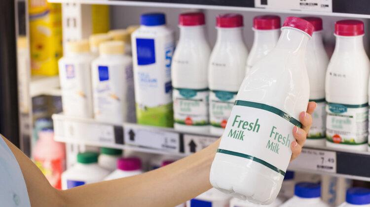 牛奶|牛奶含大量防腐剂，有毒还致癌？真正要少喝的是这3种“假牛奶”