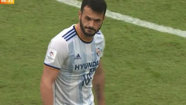 亚冠|2-1！亚冠爆大冷！马来西亚足球创造历史，日韩霸主双双压哨出局
