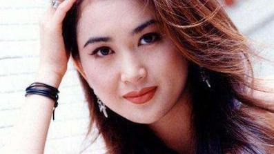 杨幂|年过半百还在装嫩的六位女星，美颜年轻30岁，生图却变老奶奶