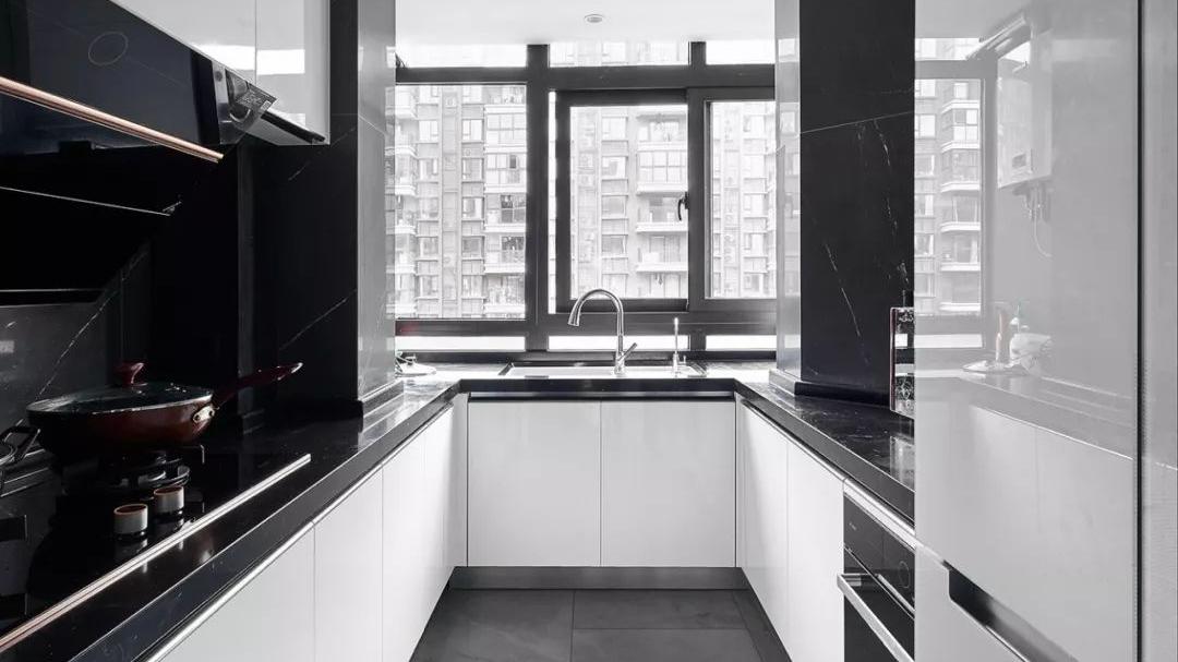 95㎡现代简约三居室，原木收纳柜配大白墙实用舒适有格调！