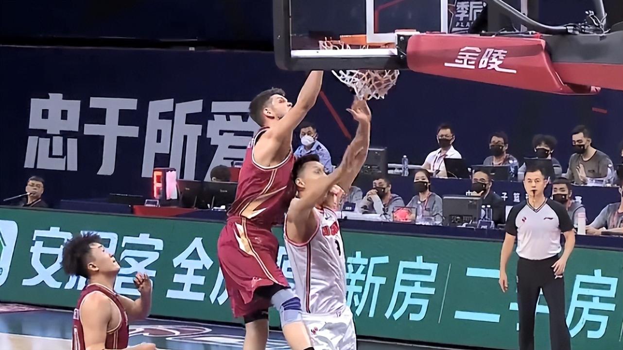 广东男篮|隔扣+技犯！浙粤二番对决精彩，广东7人轮转孤注一掷，杜锋有话说