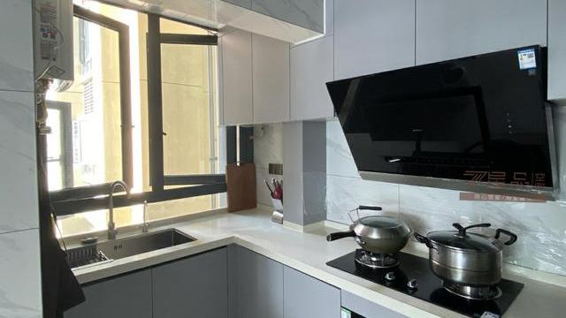 89平小三房装修现代简约风格，花了19W，把客厅阳台封起来太爽了