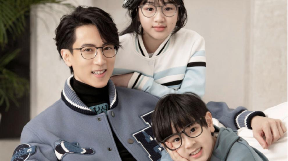 吴尊|42岁吴尊携一双儿女拍写真，女儿像妈儿子随爸，三人同框似兄妹