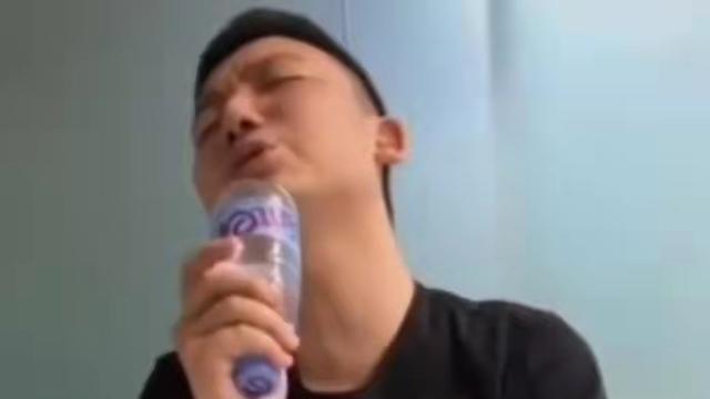 郭德纲|清明节，杜新枝深情发文，怀念儿子姚策，晒过往照片引热议