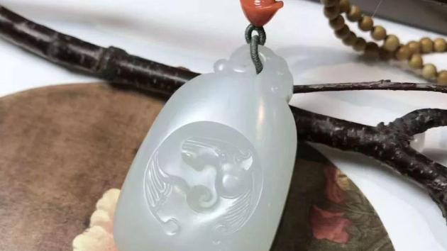 翡翠|翡翠和田玉个有千秋，适合自己的选择，就是最好的