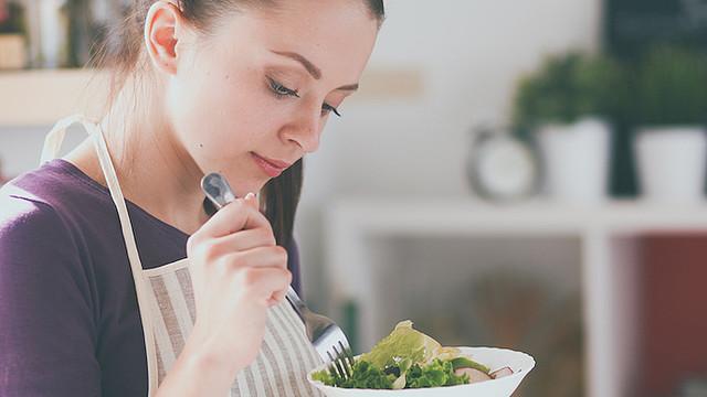 饮食 明明不饿，为什么却总想吃东西?