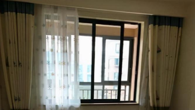 新房硬装用了20万，亲戚在客厅转了一圈，直夸背景墙特别有档次