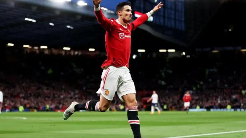 春招|C罗在比赛结束后，以807 个职业生涯进球，刷新了国际足联进球纪录