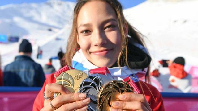 杨千嬅|谷爱凌和王冰冰同框合影，两人风格截然不同，网友：反差感太大！