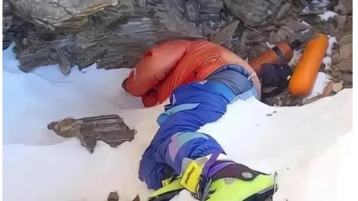 较场尾|著名的“绿靴子”尸体，在珠穆朗玛峰躺了26年，从来没有人将他抬下山掩埋