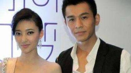 王丽坤|和王丽坤同居8年无果，却因4字另娶她人，是渣男还是误会