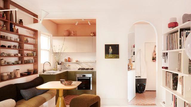 设计师55平的家，鲜艳的色彩，有趣的装饰，小家也有地中海别墅感