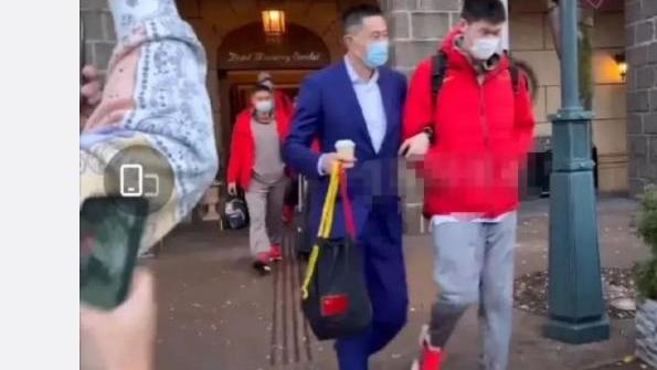 中国男篮|胡金秋完成手术！杜锋暖心发声，苏群表示担忧，影响中国男篮集结