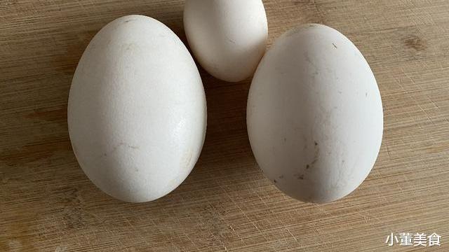 手抓饼|卖鸡蛋鸭蛋的人很多，却很少有卖鹅蛋的，是味道不好吃吗？