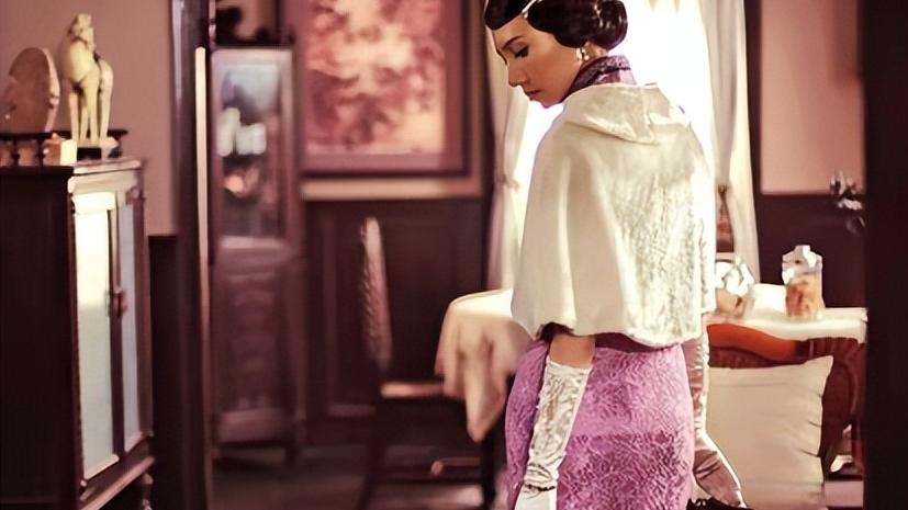 许晴|同样穿旗袍：许晴展现“旗袍臀”，袁泉一眼万年，最后一位很特别