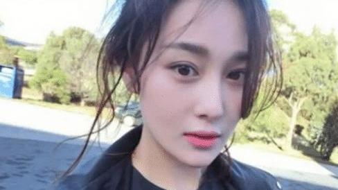 秦海璐|张馨予“肤白貌美”被赞美，大方晒出自用面霜，李佳琦：平价SKII