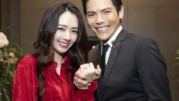 向佐|向佐背着郭碧婷偷吃网红？向太在儿子感情生活中，起到很重要作用！