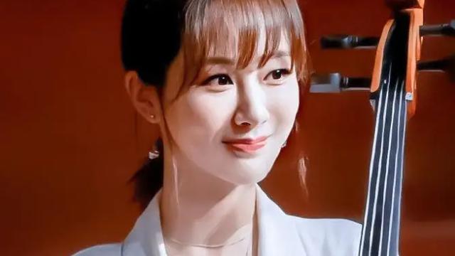 华灯初上|杨紫又出状况？直播新造型塑胶感重，网友：本来就不好看