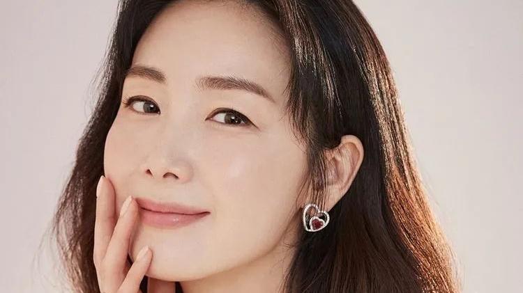 崔智友|丈夫被曝出轨？无视风言风语，初代韩流女神时隔两年出演新剧！