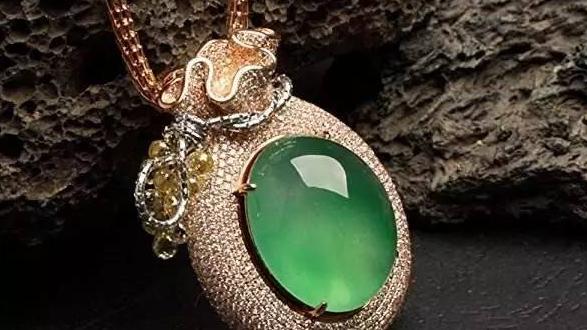 翡翠|在瞬息万变的时代，只有翡翠万年不变，你爱上这样的首饰了吗？