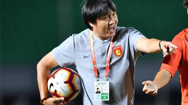 北京国安|谢峰刚接手国安就拿昔日主力开刀，曾是中超坎特，张呈栋因此上位