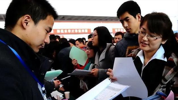大学生|中铁职员深陷“离职潮”，现在大学生怎么了？辛苦上岸却又离开