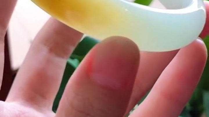 翡翠|翡翠戴久了发黄？避免翡翠变种的妙招