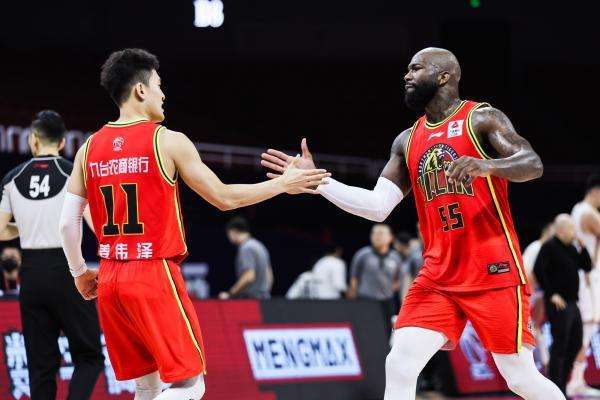 季后赛|59%！83%！季后赛场均17+5，二阵前锋打出身价，入选男篮指日可待