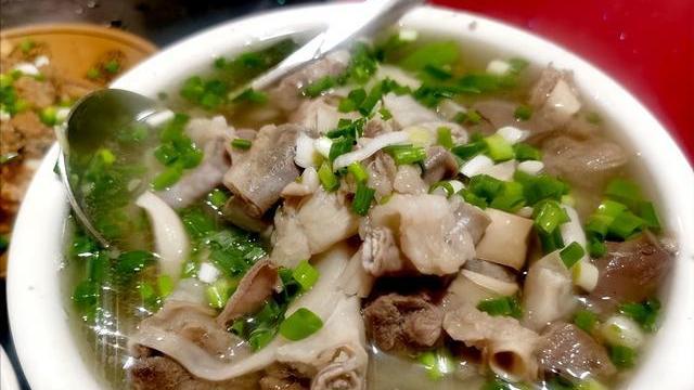 豆腐|四川整个镇都在做的特色美食，市区人驱车来吃，有人却不敢下嘴