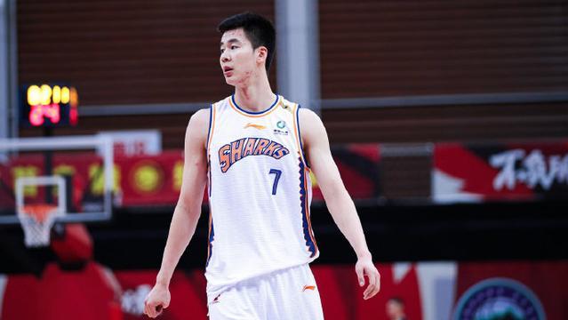 穆里尼奥|13中9轰32+4！中国男篮的天才前锋，刚复出就爆发，带队狂胜24分