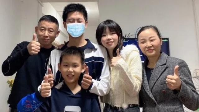 孙悦|孙悦直播销售额超500万，被父亲夸赞，网友：上班哪有这来钱快