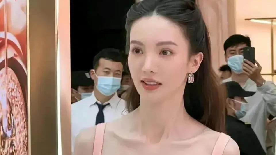 金晨|金晨瘦得有点可怕 只剩皮包骨 毫无美感可言