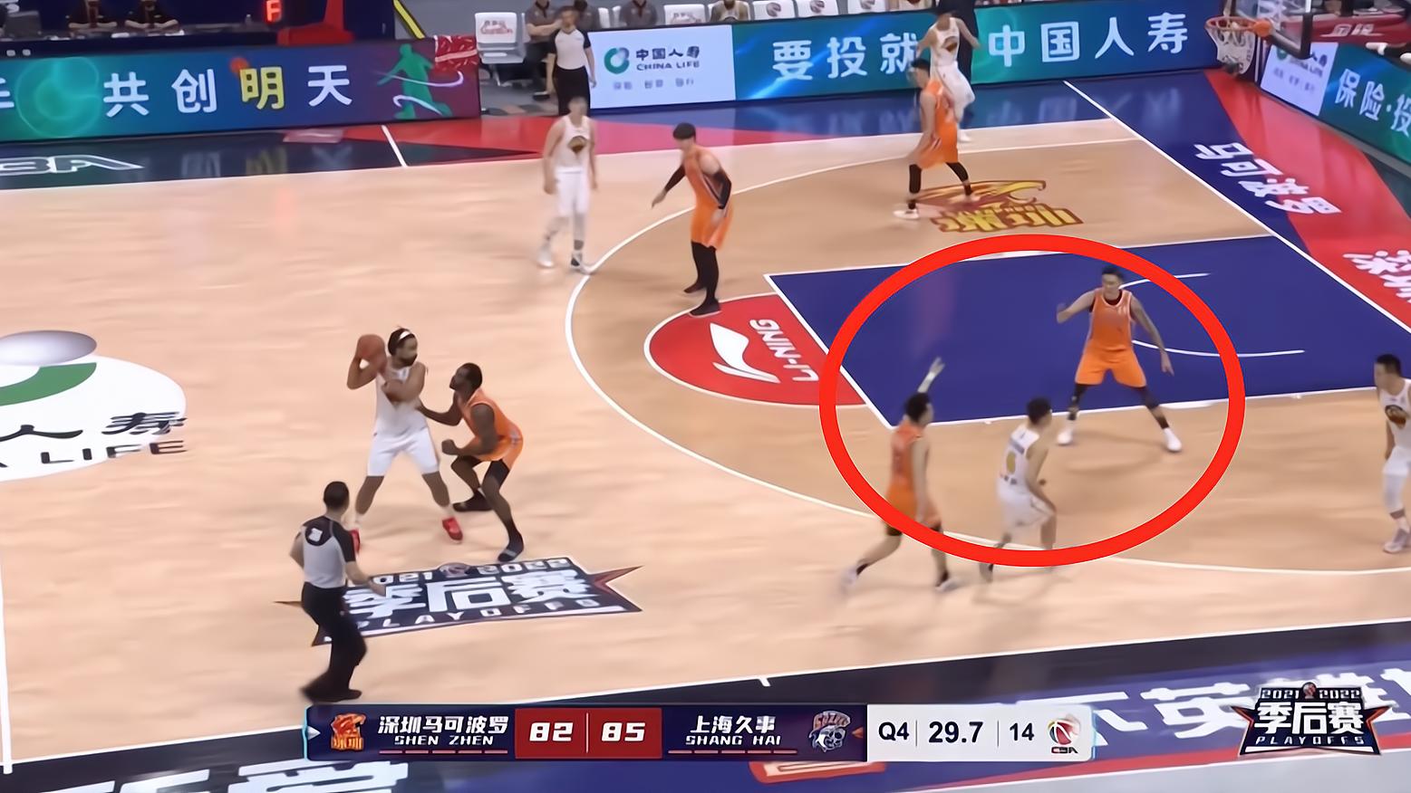 深圳男篮|CBA上演奇葩边线绝平战术，球员乱跑一通后反送对手打进制胜一球