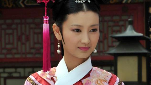 裴秀智|甄嬛传中沈眉庄“宁可枝头抱香死”的性格，就藏在她的跪姿细节上